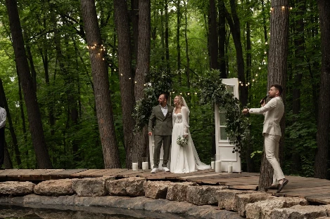 Ведущий Антон Петухов - фото 19