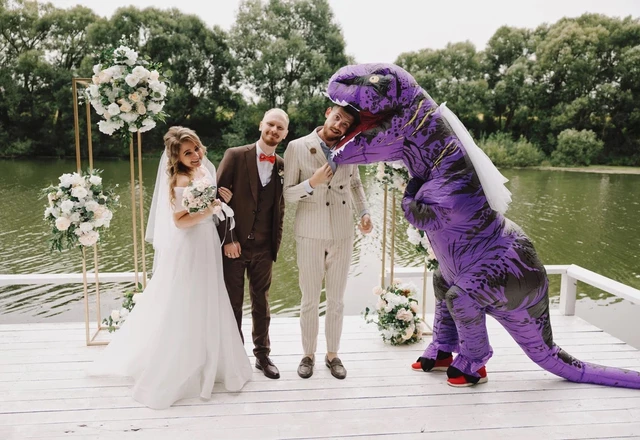 Ведущий Антон Петухов - фото 2