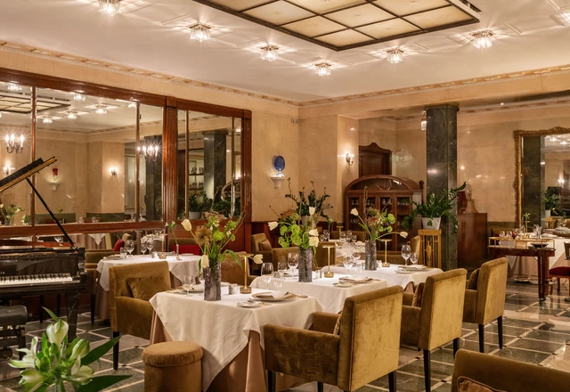 Grand Hotel Europe / Гранд Отель Европа Ресторан «Икорный бар»