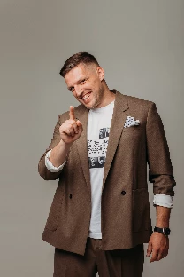 Ведущий Павел Багрянцев - фото 17