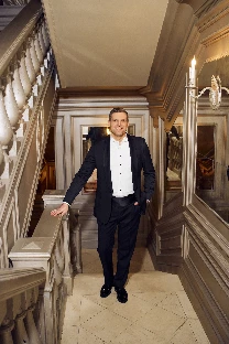 Ведущий Павел Багрянцев - фото 8