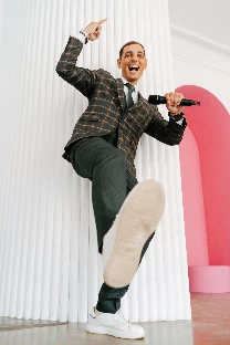 Ведущий Евгений Моисеев - фото 2