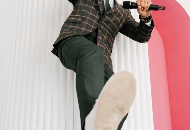 Ведущий Евгений Моисеев - фото 1