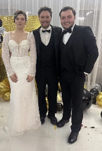 Кучерявый ведущий Максим Демченко  - фото 20