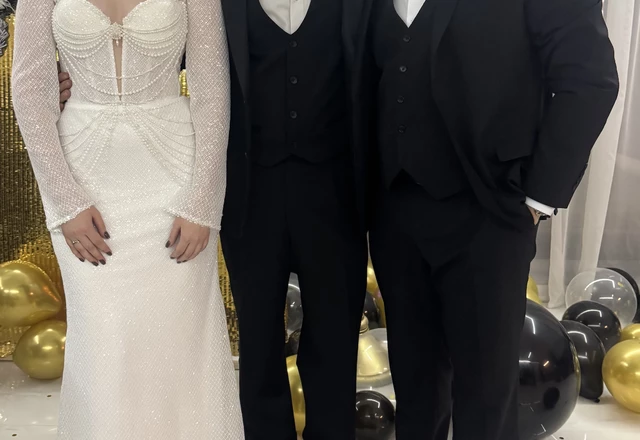 Кучерявый ведущий Максим Демченко  - слайд 19