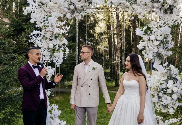 Ведущий Роберт Шэйх - фото 1