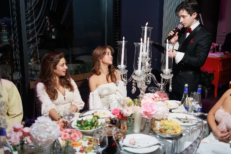 Ведущий Артур Кинг - фото 10