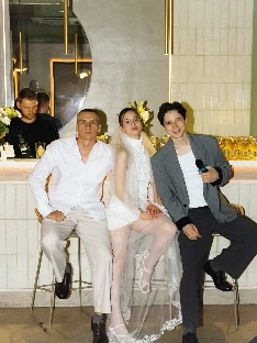 Ведущий Артур Кинг - фото 20