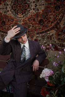 Ведущий Артур Кинг - фото 13