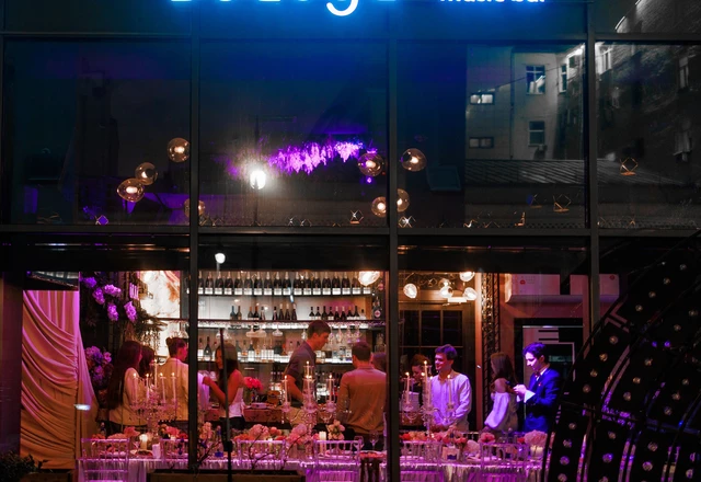 Ведущий Артур Кинг - слайд 1