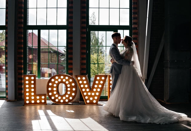 Ведущий Рейн Альбрехт  | Кирилл и Дарья