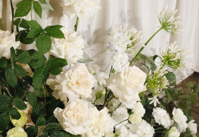 Студия декора Мёд, цветы и кольца - слайд 10