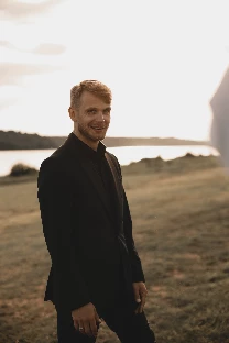 Ведущий Роман Юрчиков - фото 11