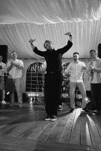 Ведущий Роман Юрчиков - фото 2