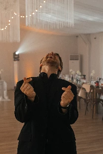 Ведущий Роман Юрчиков - фото 7