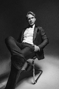 Ведущий Роман Юрчиков - фото 12