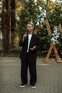 Ведущий Роман Юрчиков - фото 18