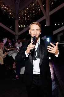 Ведущий Роман Юрчиков - фото 17