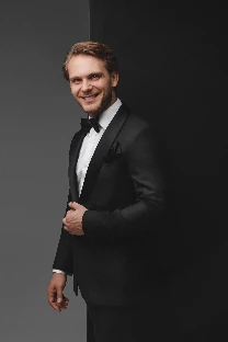 Ведущий Роман Юрчиков - фото 10