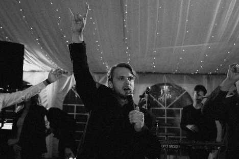 Ведущий Роман Юрчиков - фото 3