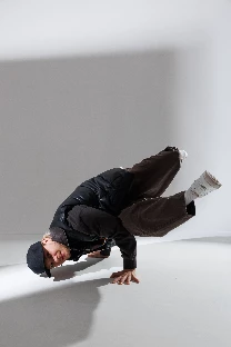 Ведущий Роман Юрчиков - фото 13