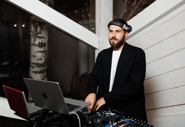 Ведущий Роман Юрчиков - слайд 14