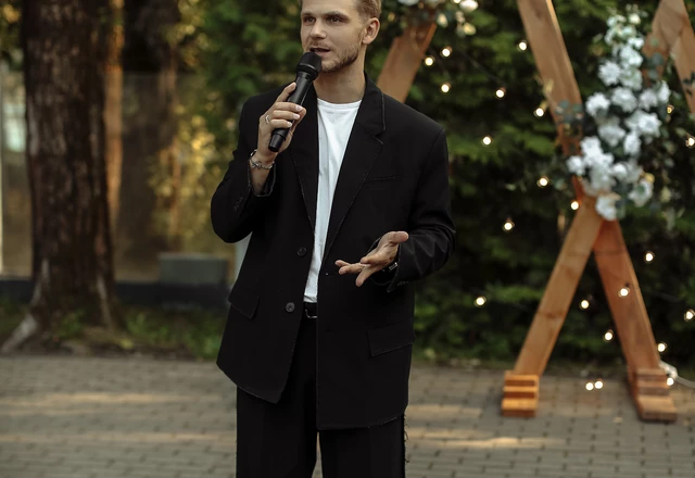 Ведущий Роман Юрчиков - слайд 17