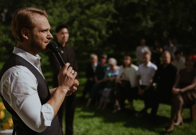 Ведущий Роман Юрчиков - слайд 15