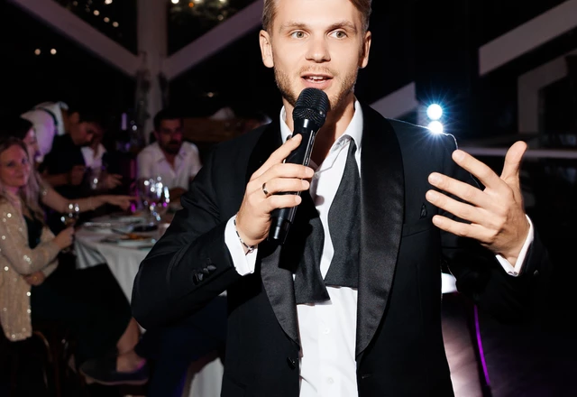 Ведущий Роман Юрчиков - слайд 16