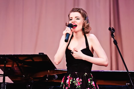 Певица Аделина Райс - фото 17