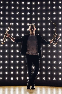 Ведущий Евгений Катугин - фото 3