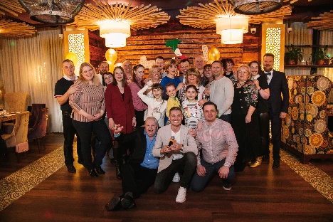 Ведущий Евгений Катугин - фото 8