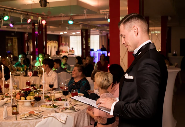 Ведущий Евгений Катугин - слайд 11