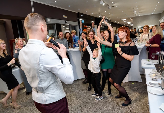 Ведущий Евгений Катугин - слайд 15