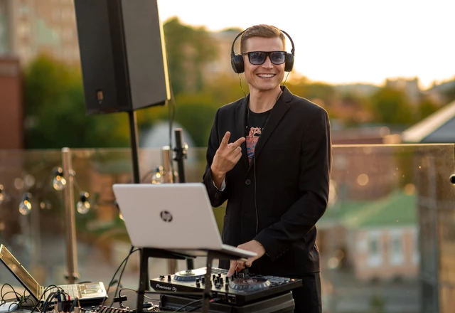 Ведущий Евгений Катугин - слайд 18