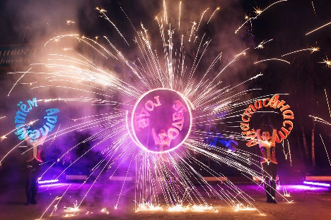 Световое и огненное  шоу 'Extravaganza' - фото 12