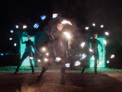 Световое и огненное  шоу 'Extravaganza' - фото 19
