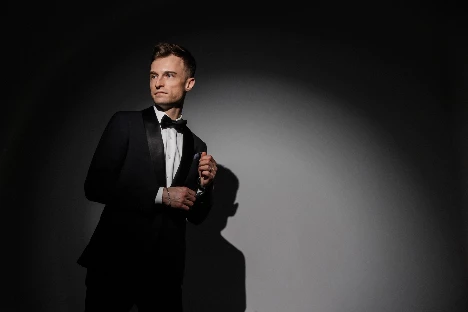 Ведущий Сергей Глибин - фото 11