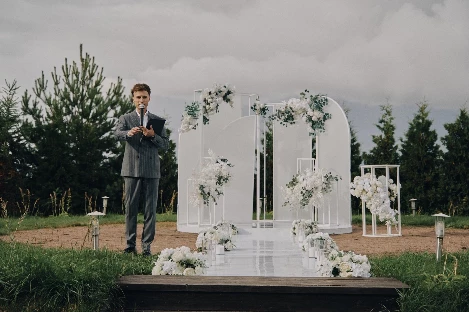 Ведущий Сергей Глибин - фото 2