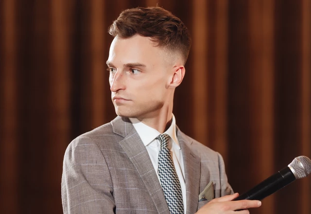 Ведущий Сергей Глибин - слайд 15