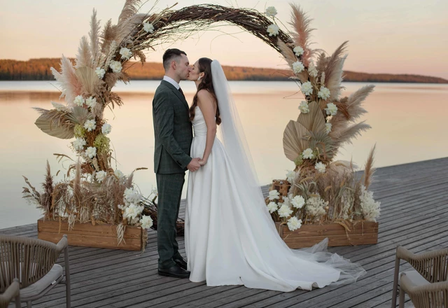 Комплекс отдыха «Семь Озёр» Выездная регистрация на берегу озера - фото 1