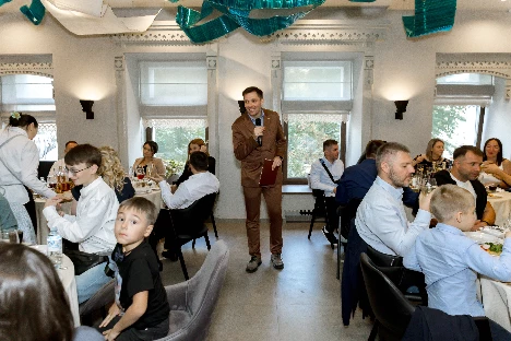 Ведущий Александр Антонян - фото 16