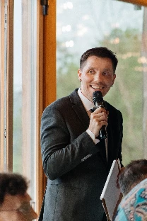 Ведущий Александр Антонян - фото 13