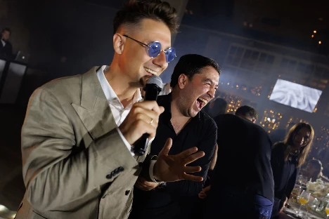 Ведущий с саксофоном Никита Бедретдинов - фото 5