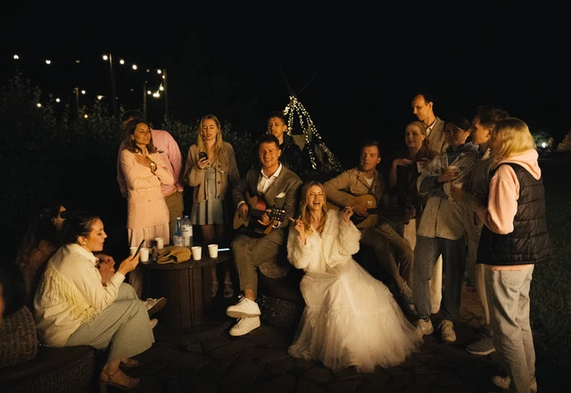 Ведущий с саксофоном Никита Бедретдинов | Анатолий и Наталья - фото 67