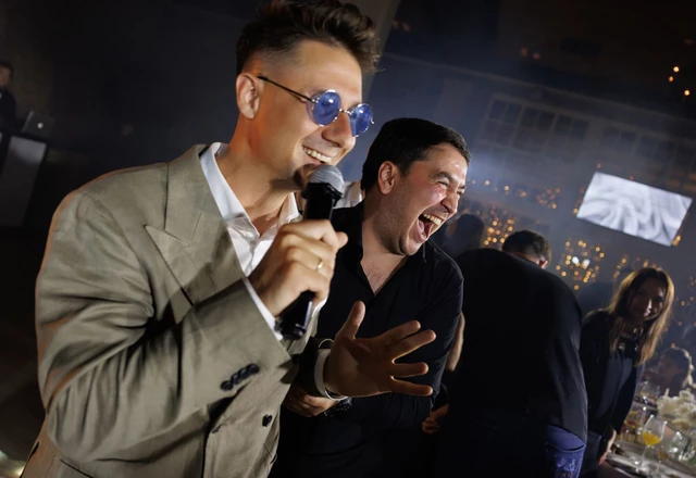 Ведущий с саксофоном Никита Бедретдинов - фото 4