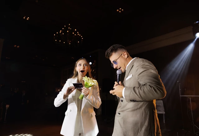 Ведущий с саксофоном Никита Бедретдинов | Тимур и Вероника  - фото 60