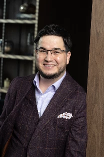 Ведущий Вячеслав Салнис - фото 19