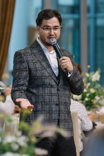 Ведущий Вячеслав Салнис - фото 2