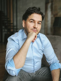 Ведущий Вячеслав Салнис - фото 14